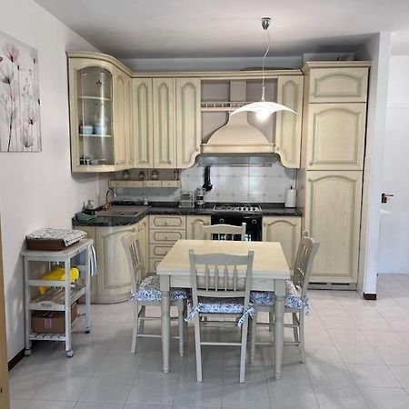 Апартаменти Casa Lora Сірміоне Екстер'єр фото